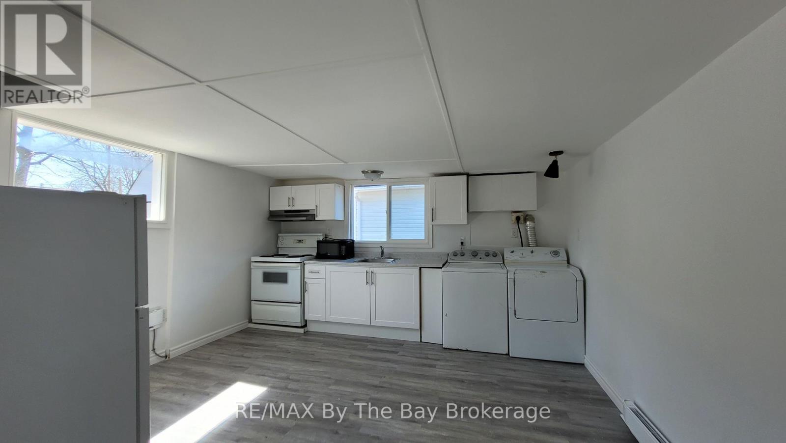 46 Glenwood Drive, Wasaga Beach, Ontario  L9Z 2K5 - Photo 7 - S12640442