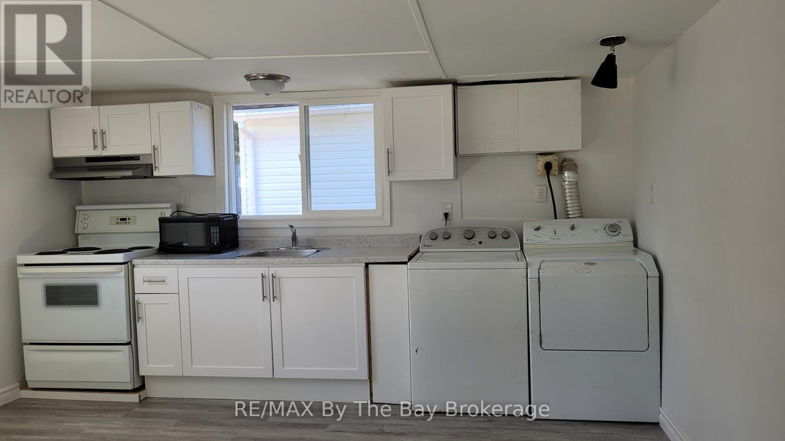 46 Glenwood Drive, Wasaga Beach, Ontario  L9Z 2K5 - Photo 8 - S12640442