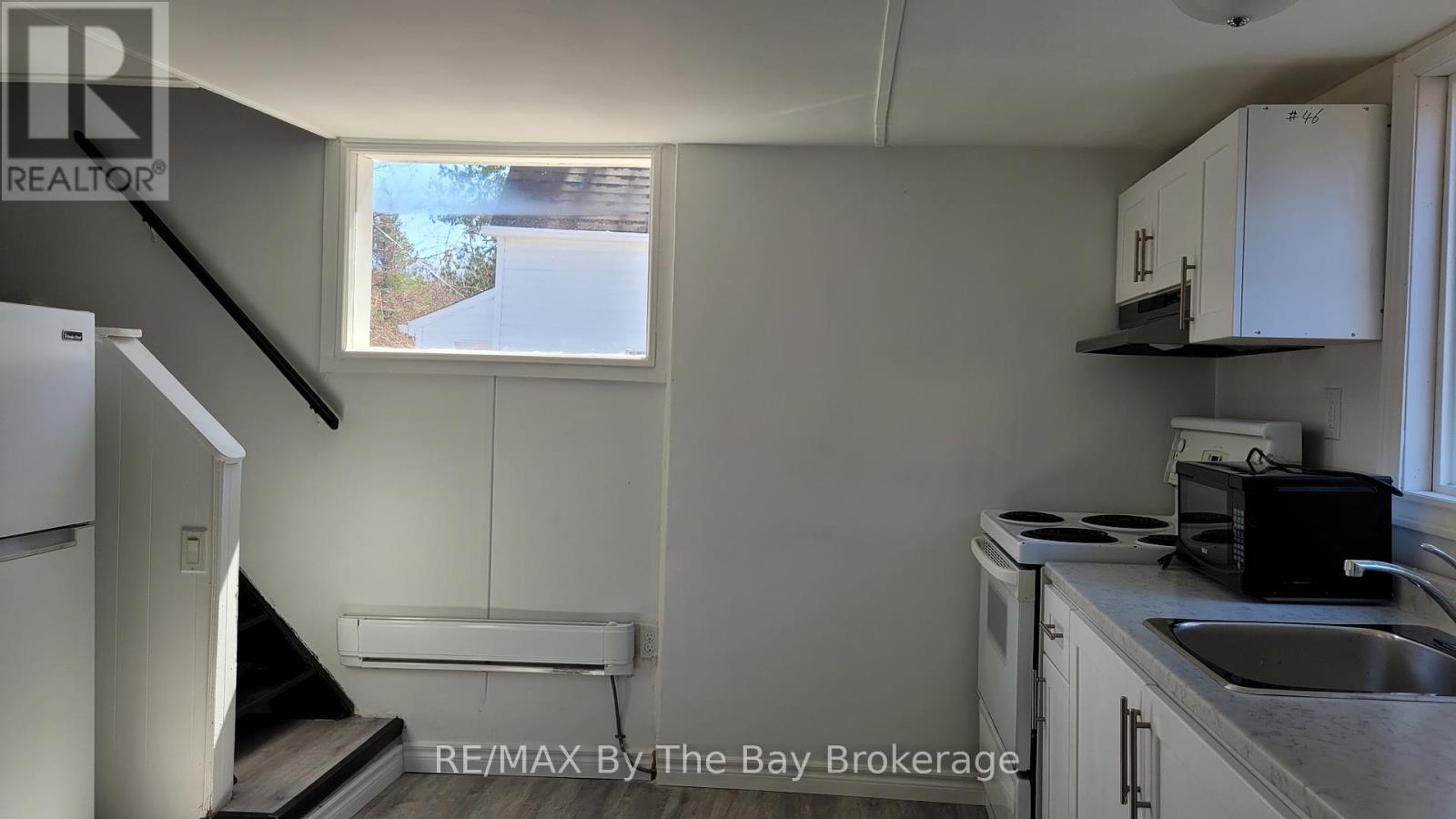 46 Glenwood Drive, Wasaga Beach, Ontario  L9Z 2K5 - Photo 9 - S12640442