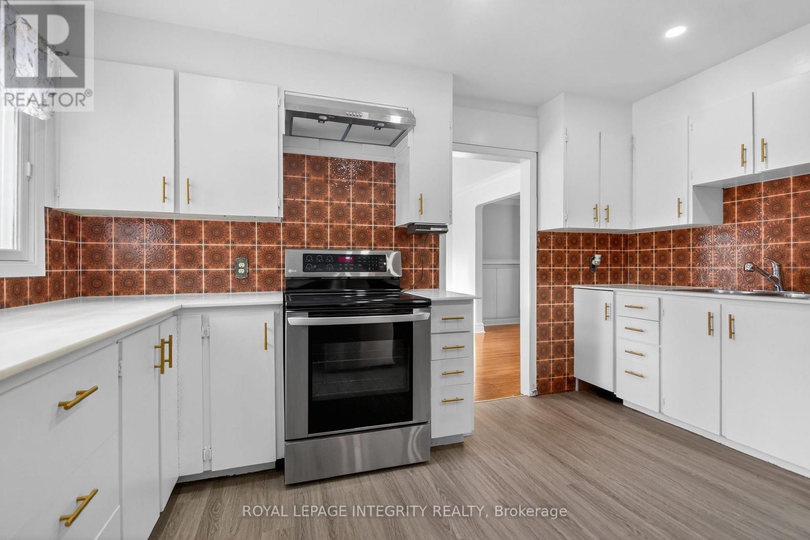 230 Smyth Road, Ottawa, Ontario  K1H 5A2 - Photo 11 - X12639656