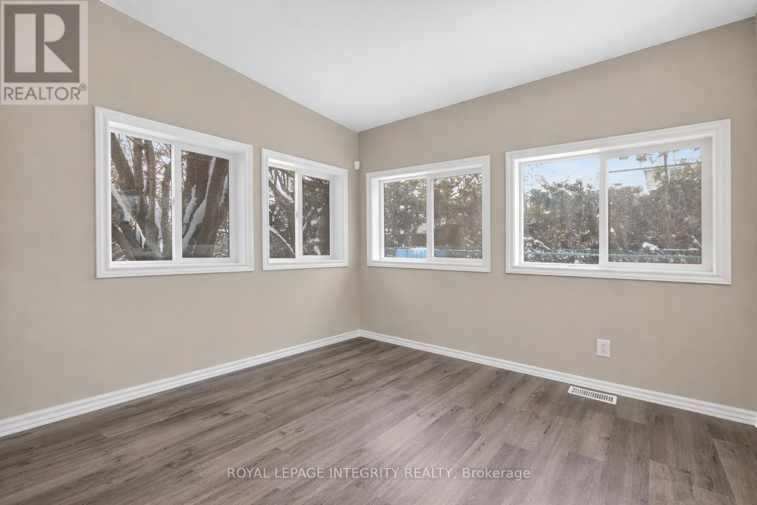 230 Smyth Road, Ottawa, Ontario  K1H 5A2 - Photo 18 - X12639656