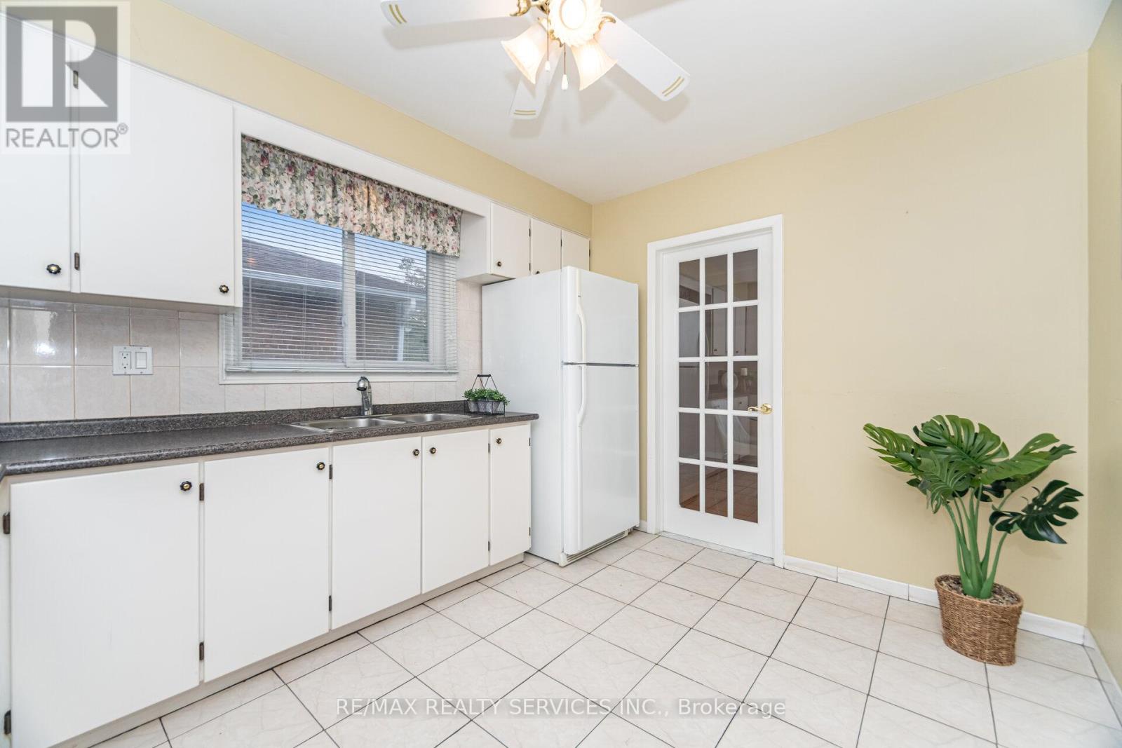 41 Kimbark Drive, Brampton, Ontario  L6X 2A3 - Photo 17 - W12640330