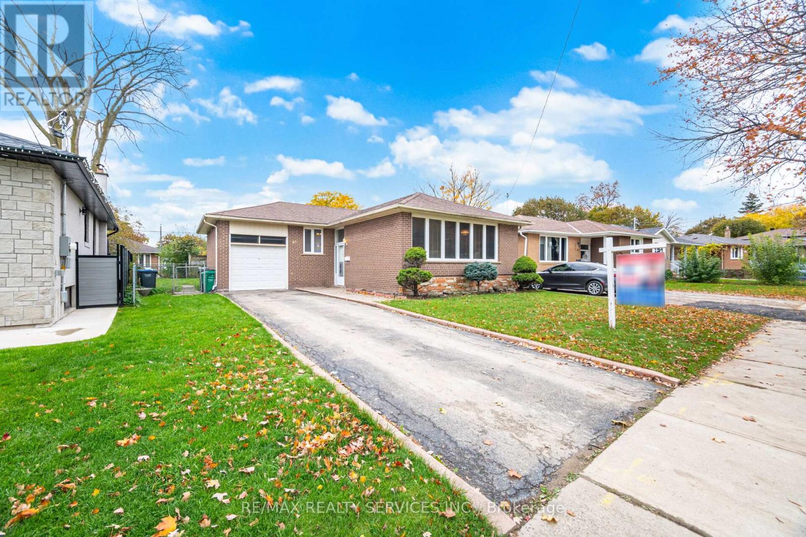 41 Kimbark Drive, Brampton, Ontario  L6X 2A3 - Photo 6 - W12640330