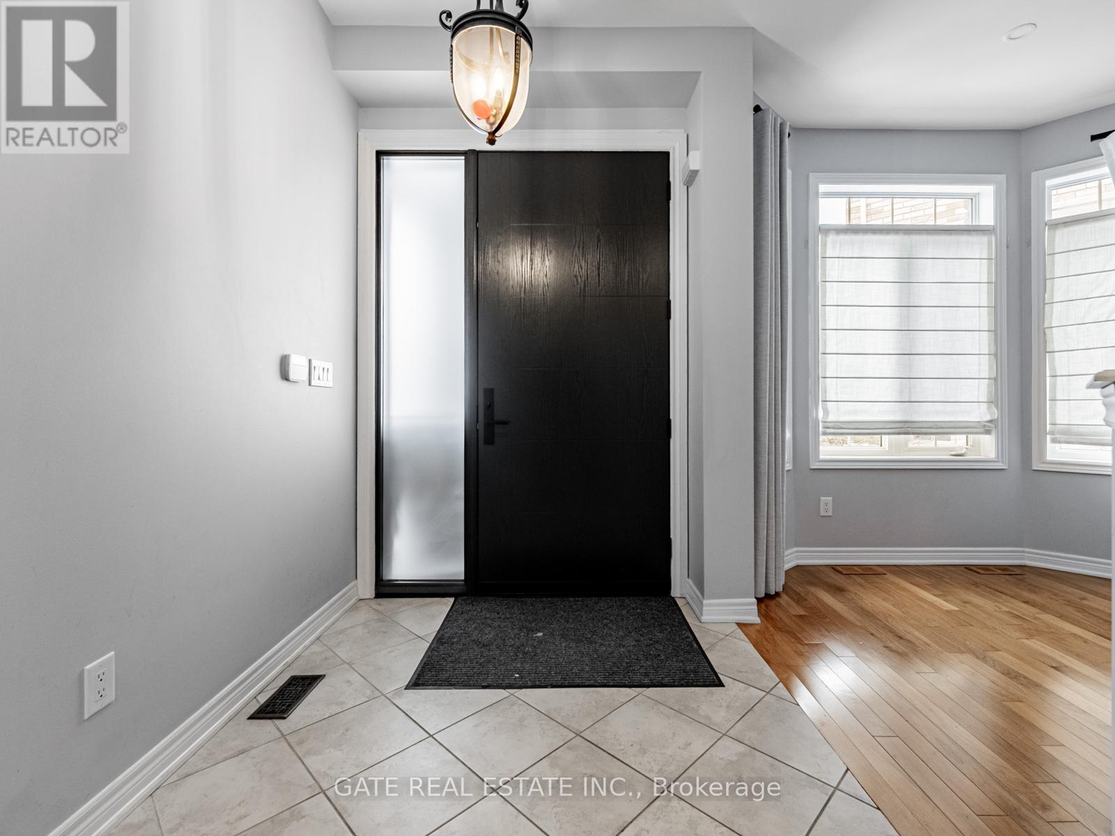 4622 Ethel Road, Burlington, Ontario  L7M 0G7 - Photo 4 - W12640352