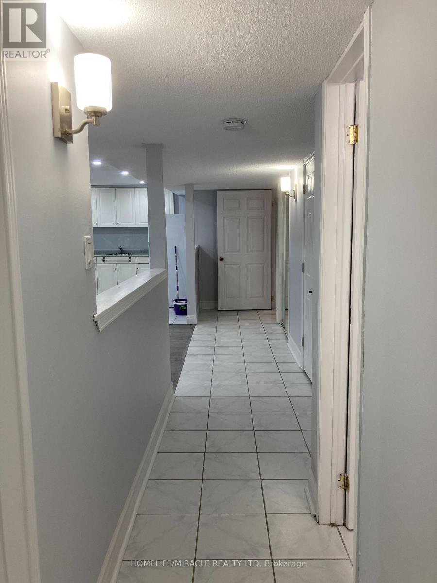 174 Torrance Wood, Brampton (Fletcher's West), Ontario  L6Y 4K1 - Photo 6 - W12640368