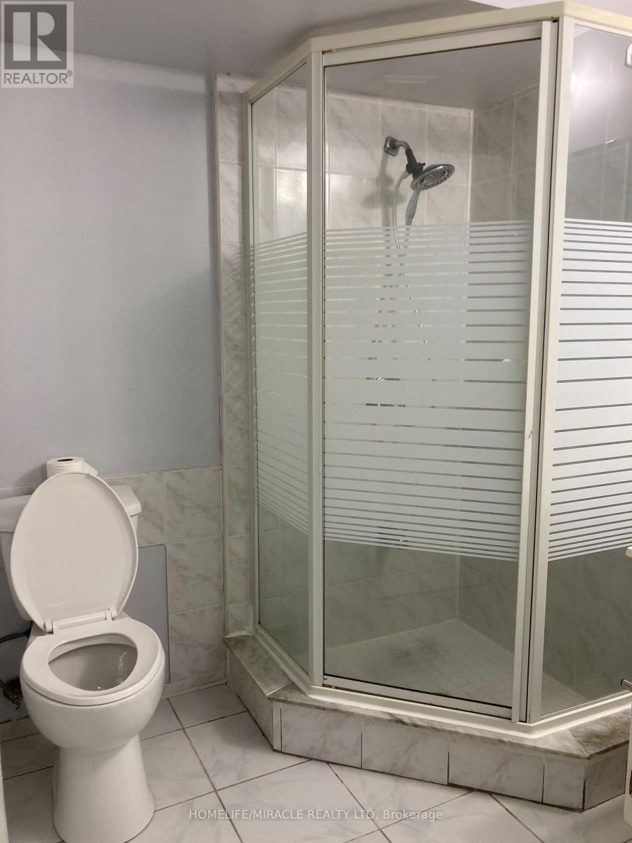 174 Torrance Wood, Brampton (Fletcher's West), Ontario  L6Y 4K1 - Photo 7 - W12640368