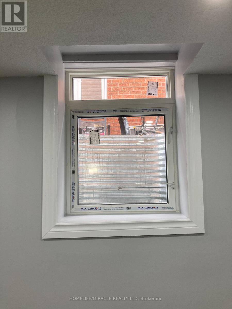 174 Torrance Wood, Brampton (Fletcher's West), Ontario  L6Y 4K1 - Photo 9 - W12640368