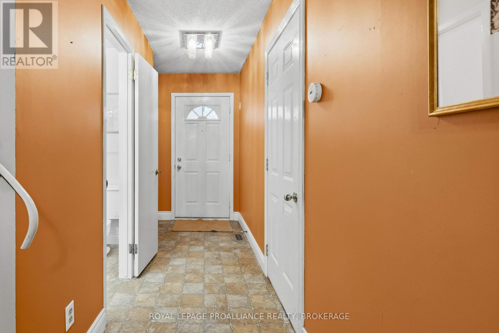 896 Muirfield Crescent, Kingston, Ontario K7M 8E4 - Photo 3 - X12640542