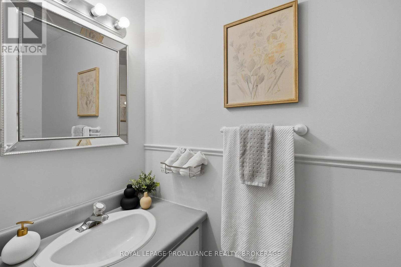 896 Muirfield Crescent, Kingston, Ontario K7M 8E4 - Photo 5 - X12640542