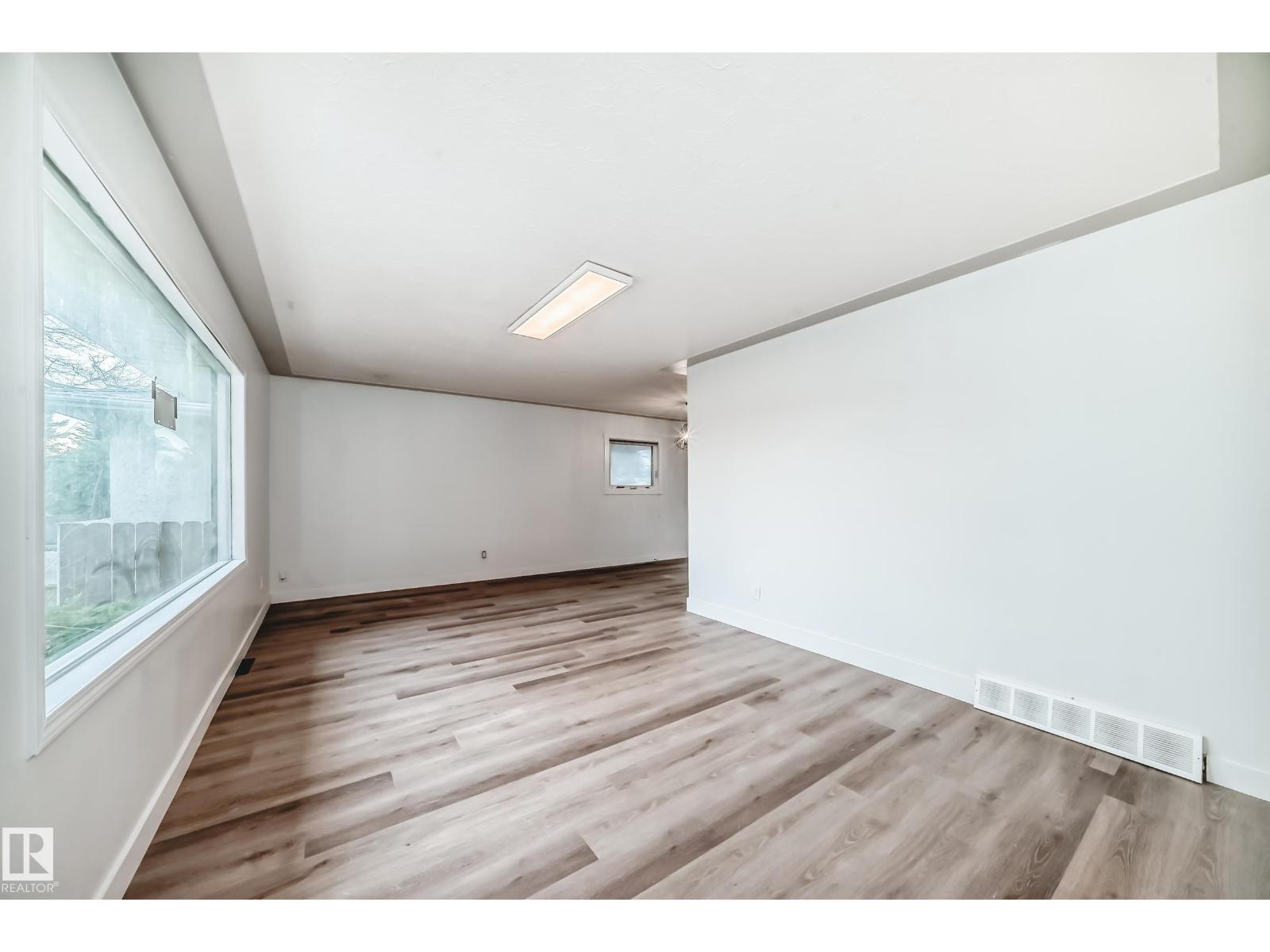 9126 152 St Nw, Edmonton, Alberta  T5R 1M4 - Photo 11 - E4468349