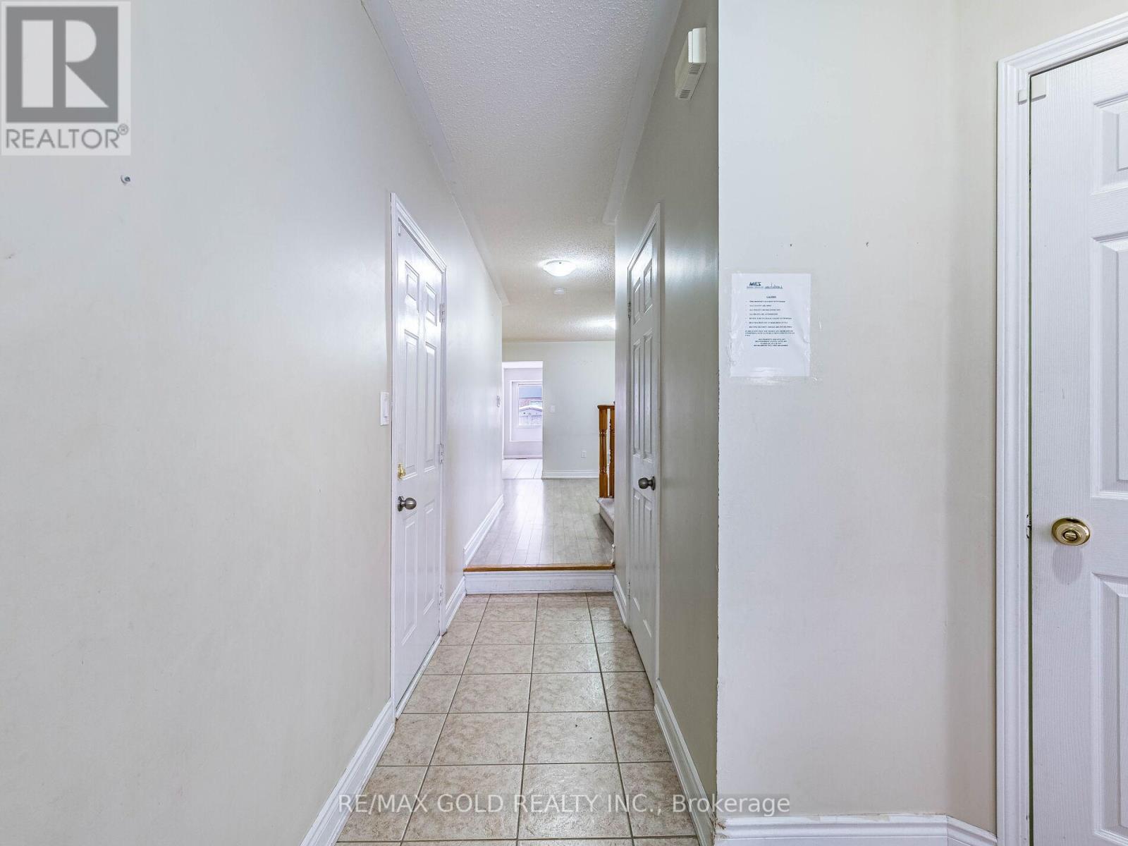 42 Zimmer Street, Brampton, Ontario  L6S 6L9 - Photo 5 - W12638928