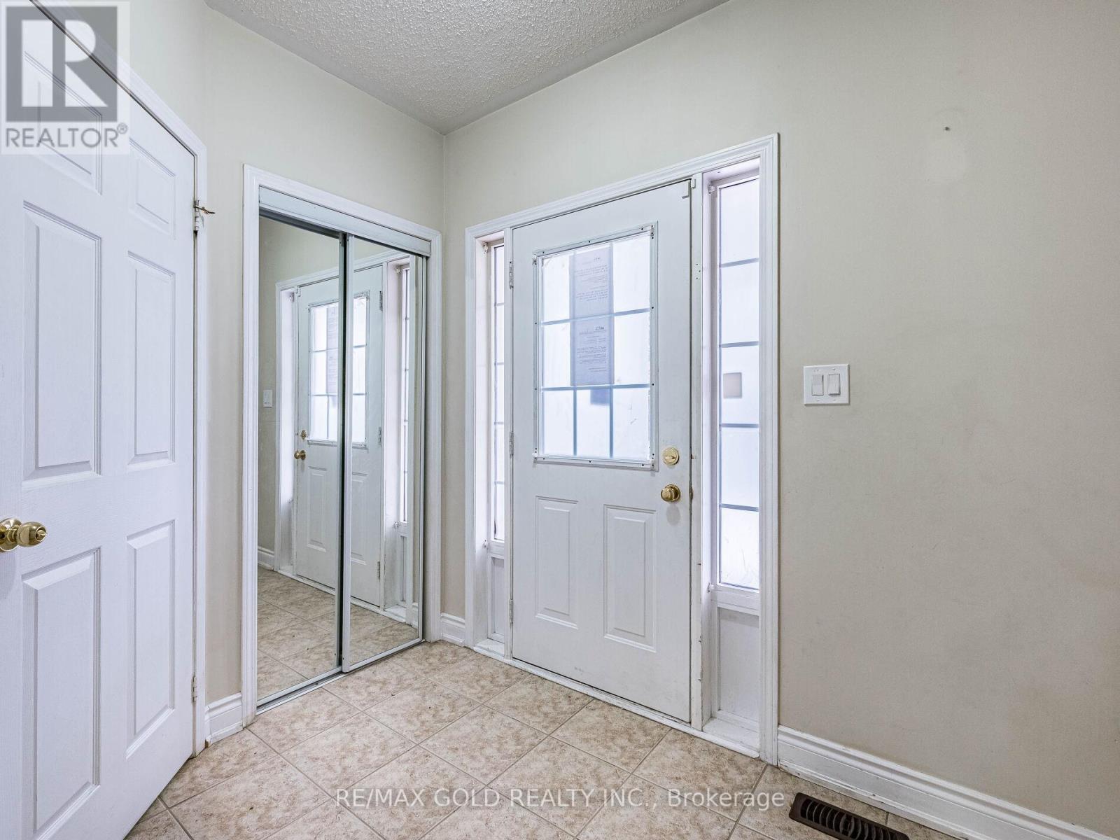 42 Zimmer Street, Brampton, Ontario  L6S 6L9 - Photo 4 - W12638928