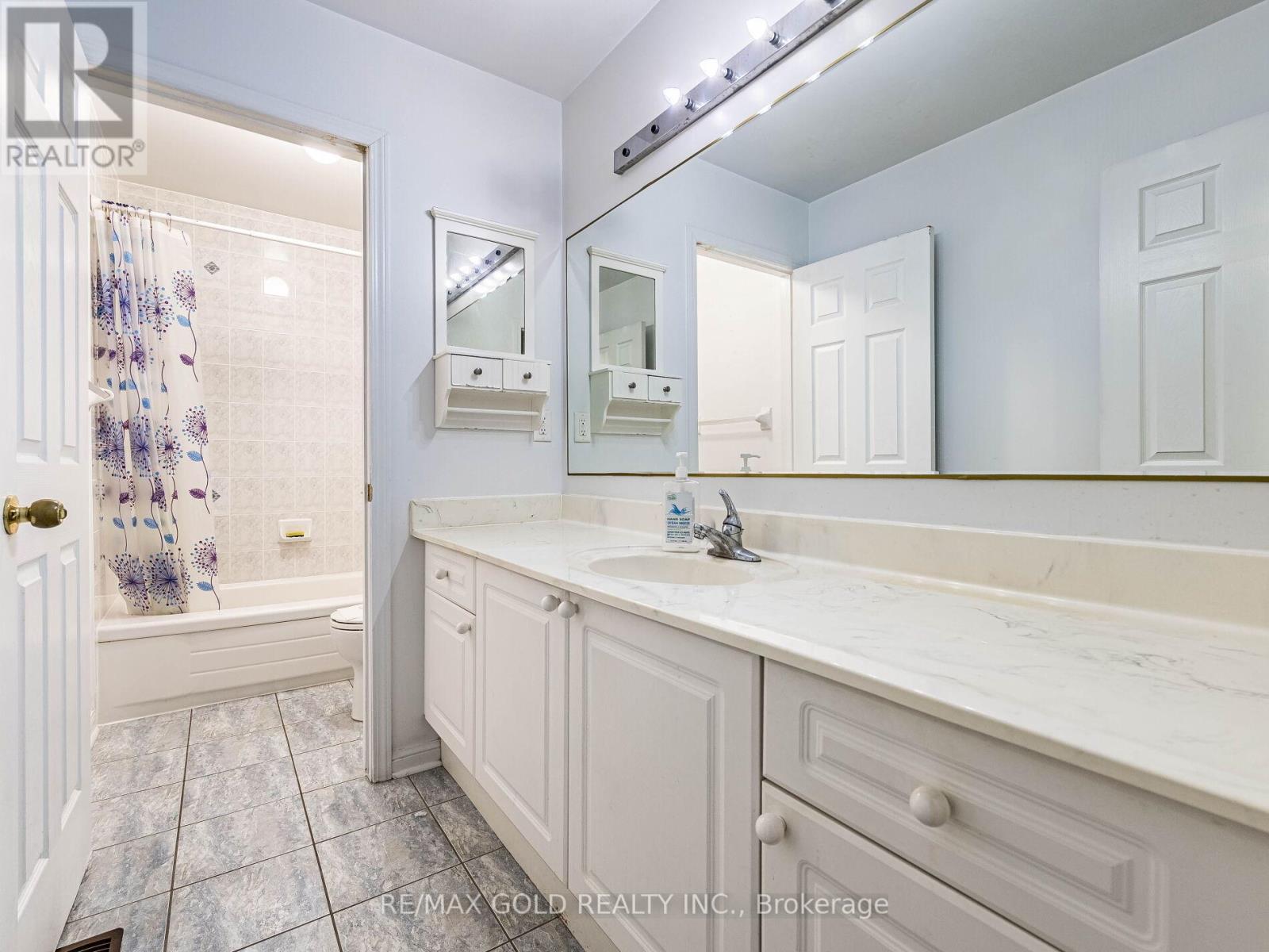 42 Zimmer Street, Brampton, Ontario  L6S 6L9 - Photo 34 - W12638928