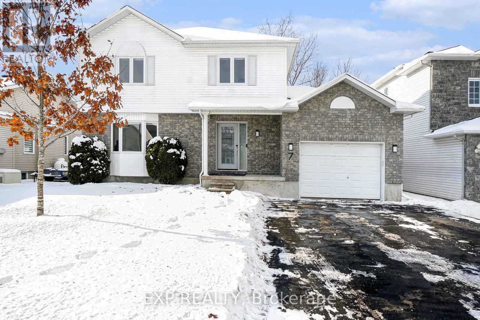 7 MERLIN STREET, Russell, Ontario