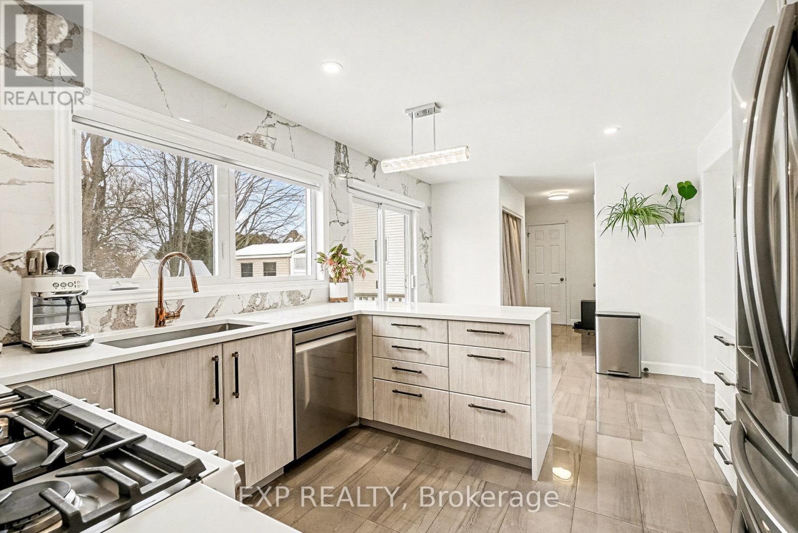 7 Merlin Street, Russell, Ontario  K0A 1W0 - Photo 10 - X12640440