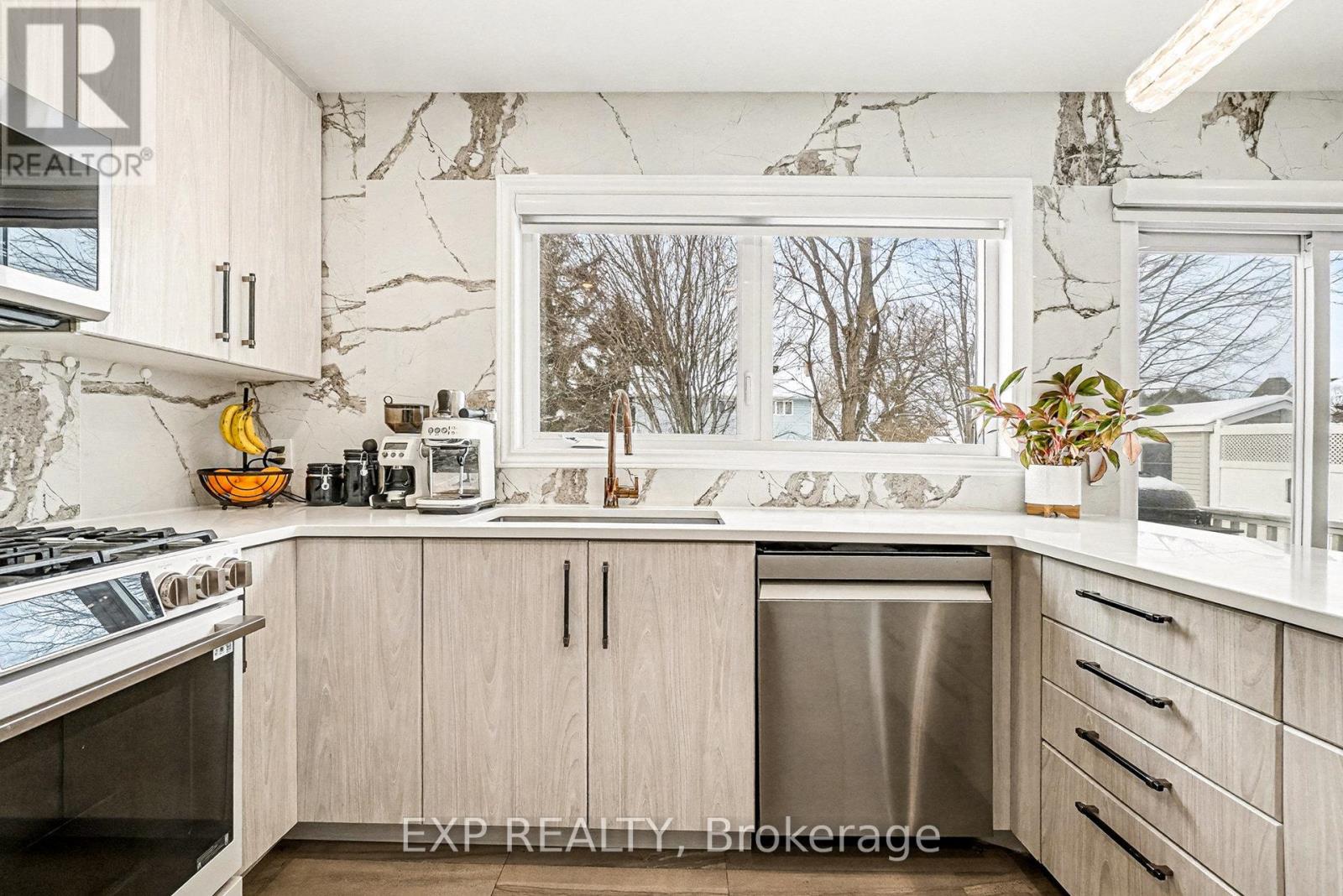 7 Merlin Street, Russell, Ontario  K0A 1W0 - Photo 11 - X12640440