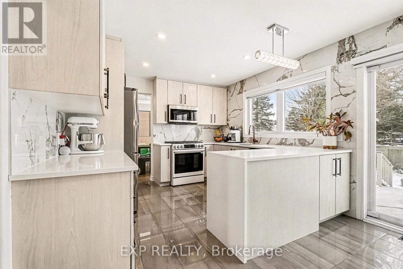 7 Merlin Street, Russell, Ontario  K0A 1W0 - Photo 12 - X12640440