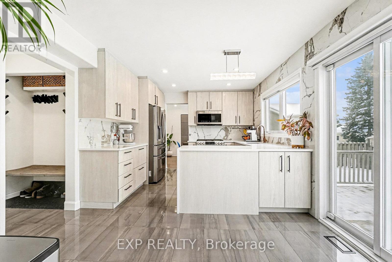 7 Merlin Street, Russell, Ontario  K0A 1W0 - Photo 15 - X12640440