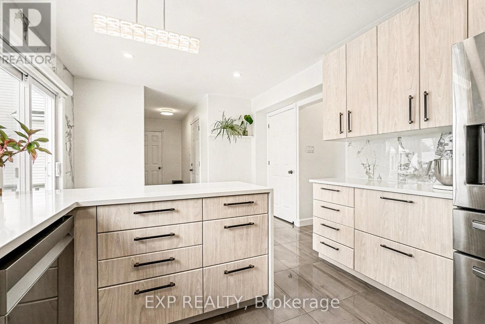 7 Merlin Street, Russell, Ontario  K0A 1W0 - Photo 18 - X12640440