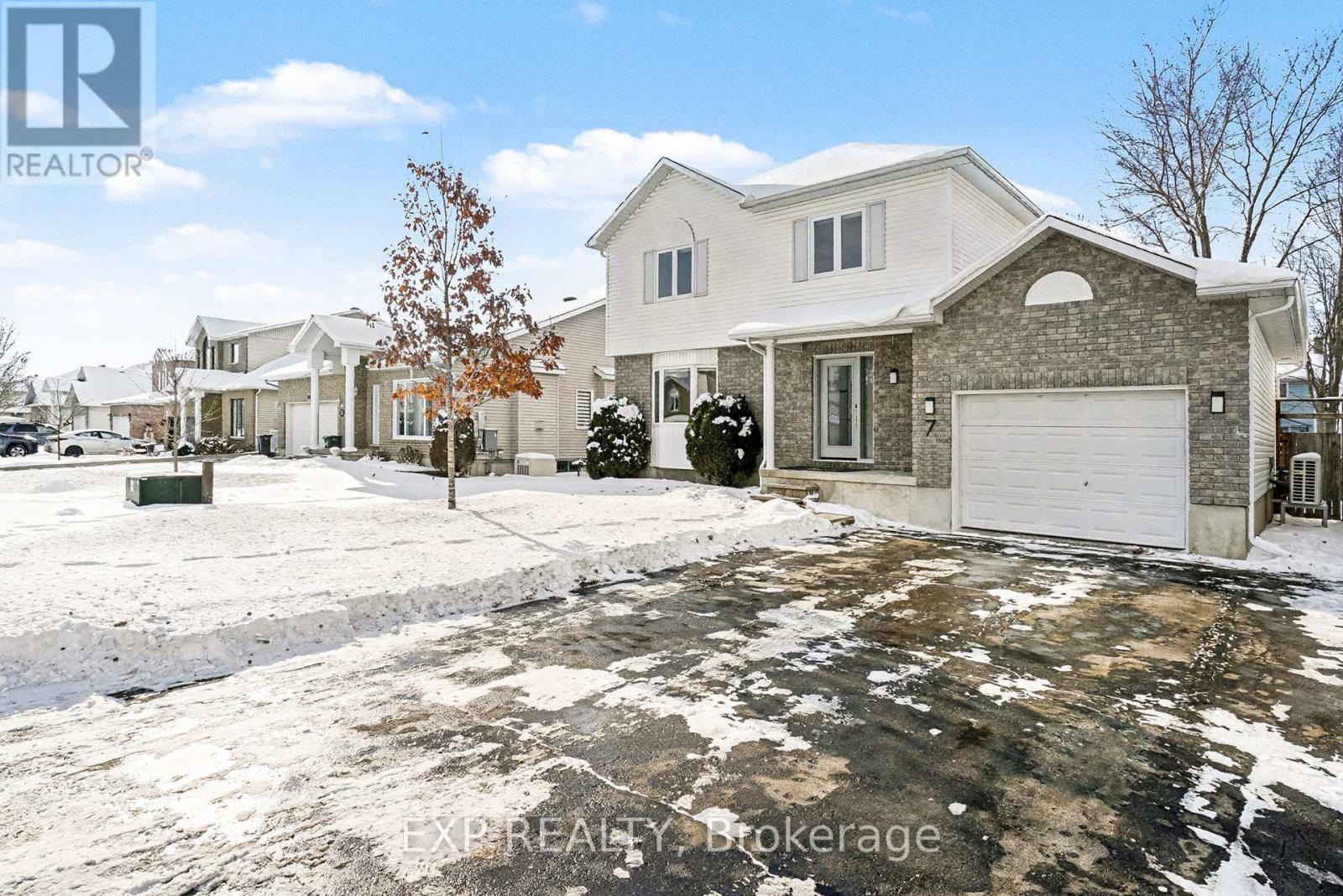 7 Merlin Street, Russell, Ontario  K0A 1W0 - Photo 2 - X12640440