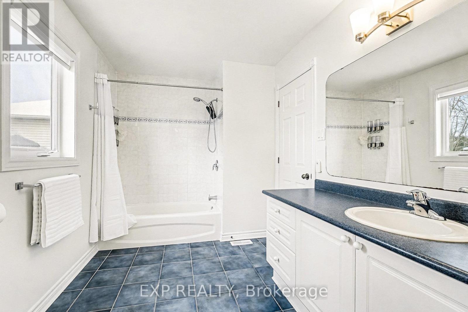 7 Merlin Street, Russell, Ontario  K0A 1W0 - Photo 25 - X12640440