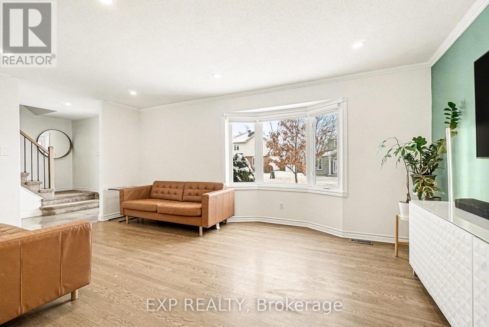 7 Merlin Street, Russell, Ontario  K0A 1W0 - Photo 6 - X12640440