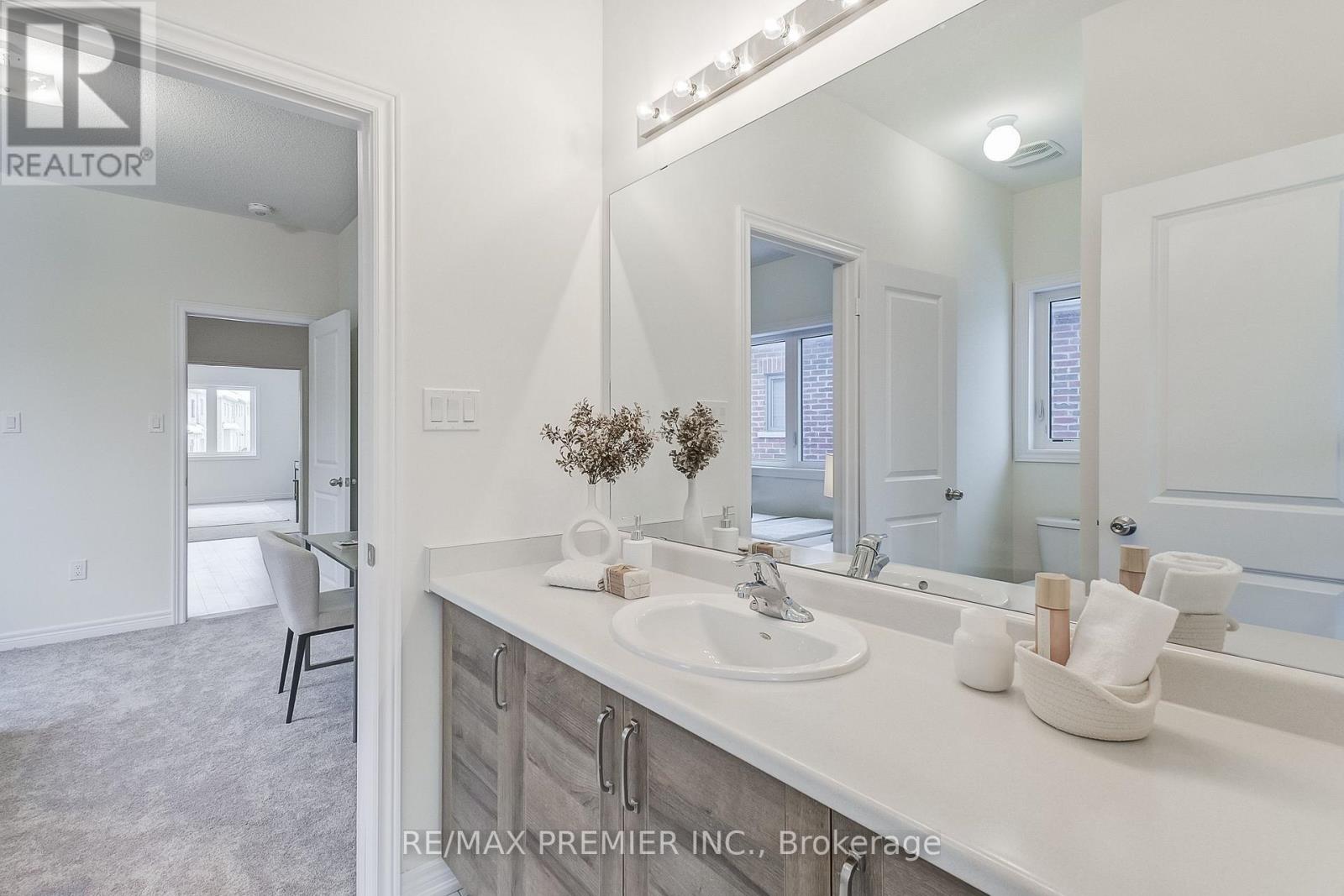 301 Wesmina Avenue, Whitchurch-Stouffville, Ontario  L4A 5C2 - Photo 35 - N12460413