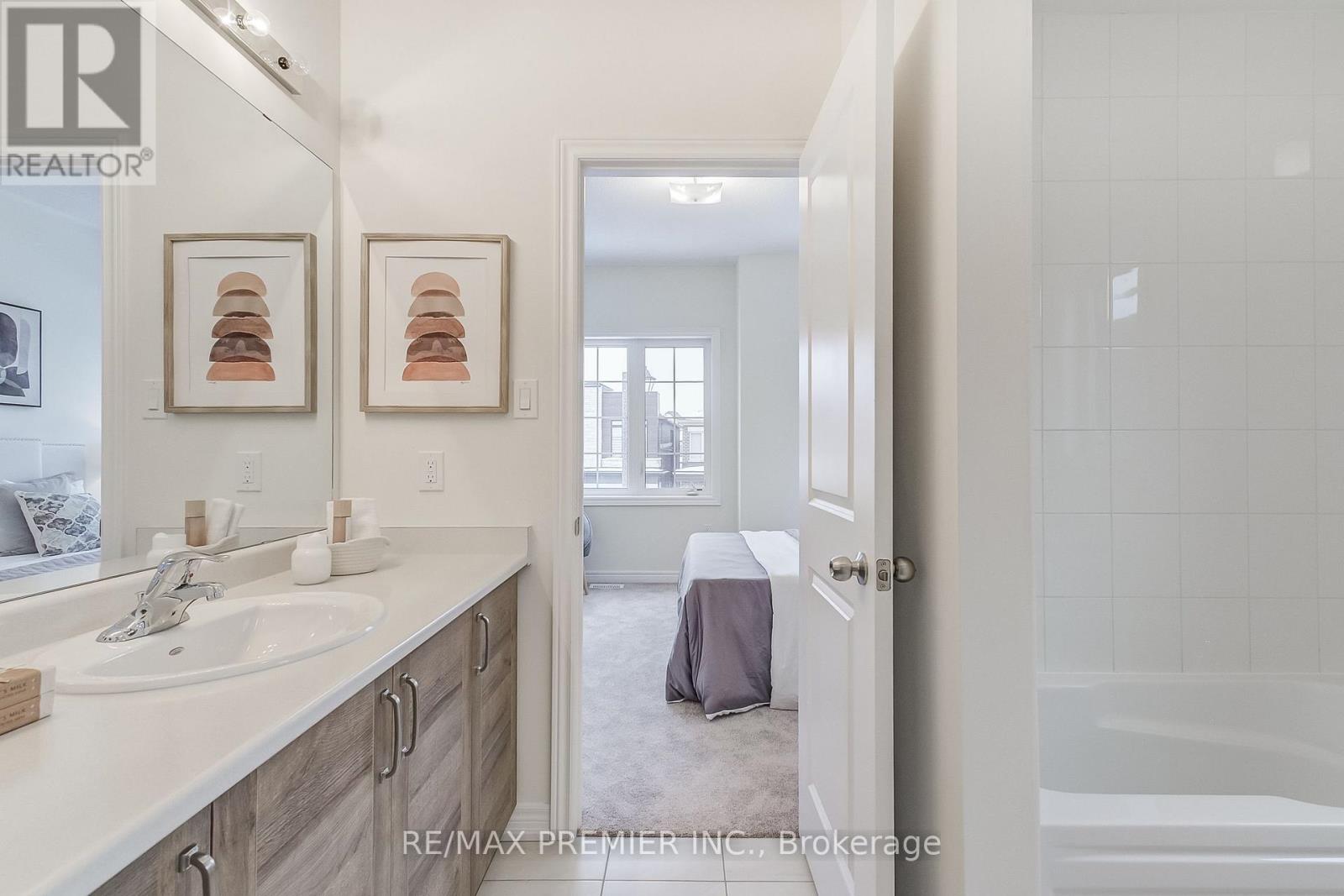 301 Wesmina Avenue, Whitchurch-Stouffville, Ontario  L4A 5C2 - Photo 34 - N12460413