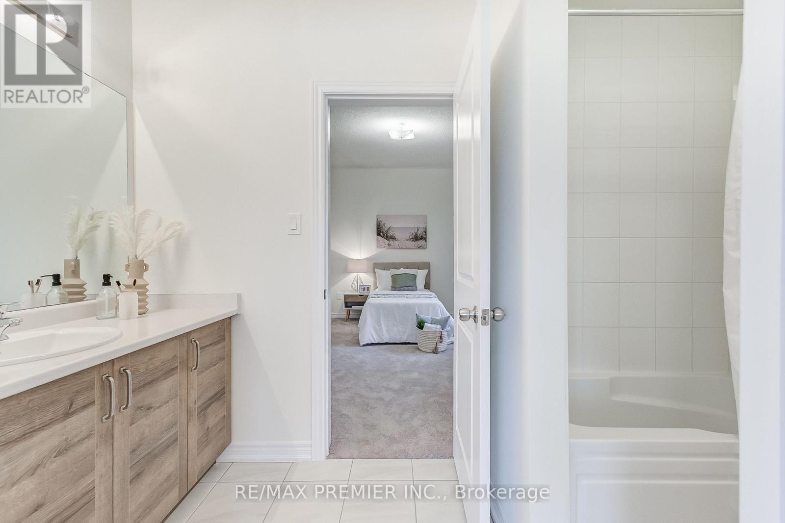 301 Wesmina Avenue, Whitchurch-Stouffville, Ontario  L4A 5C2 - Photo 40 - N12460413