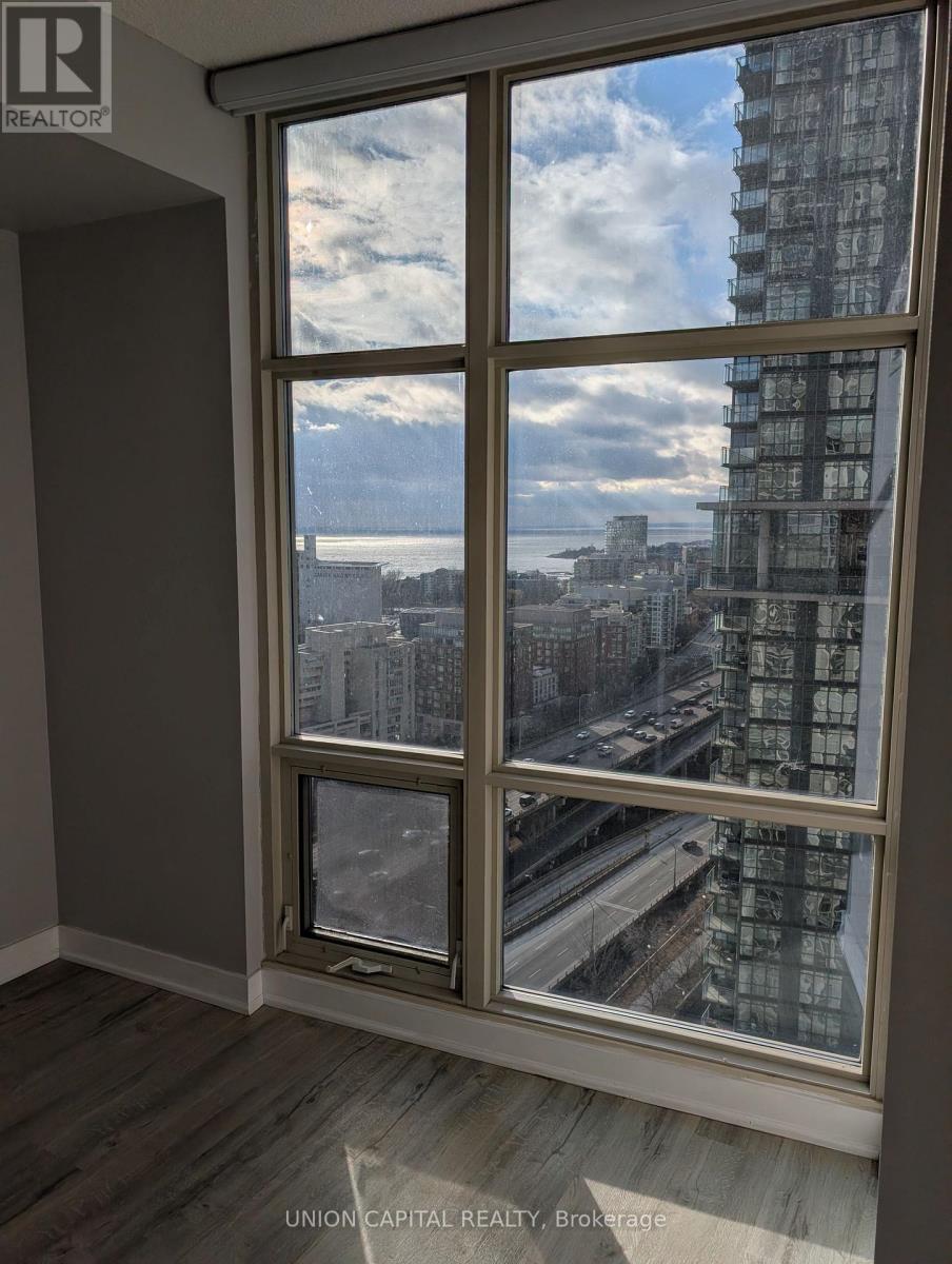 2701 - 35 Mariner Terrace, Toronto (Waterfront Communities), Ontario  M5V 3V9 - Photo 10 - C12640452