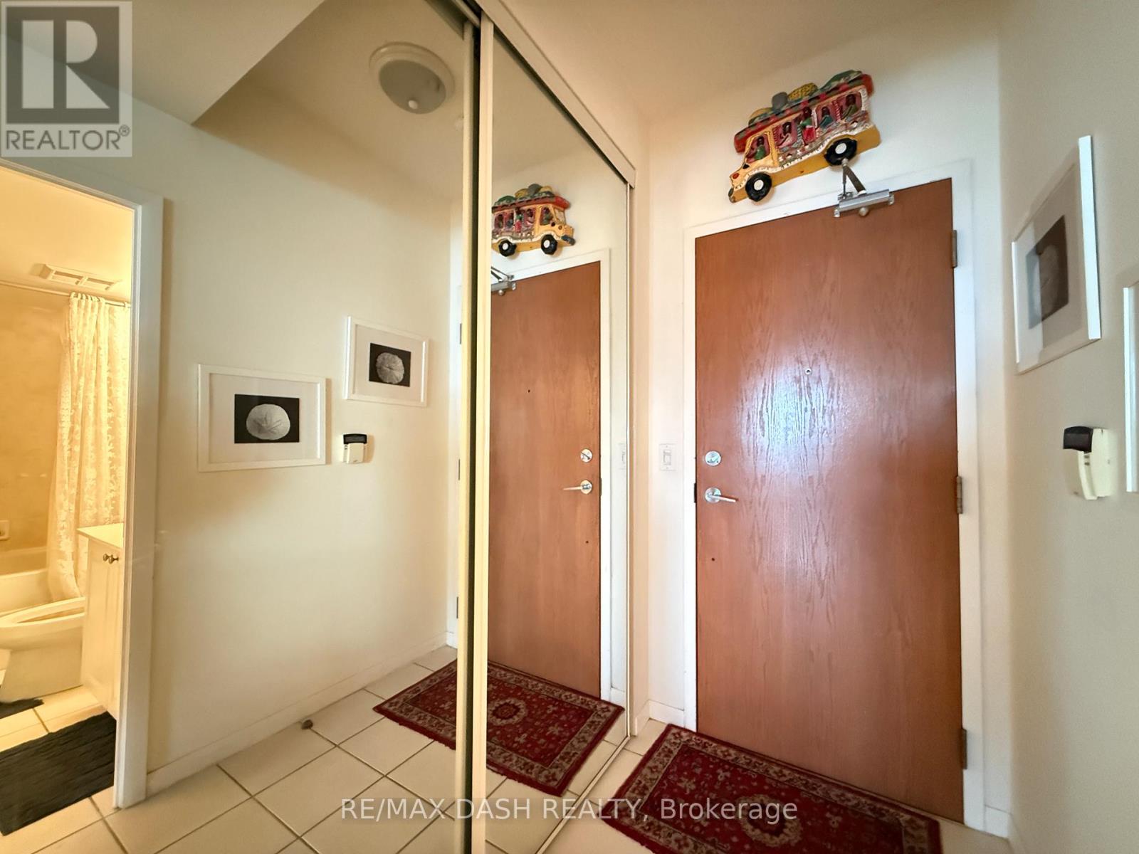 2411 - 219 Fort York Boulevard, Toronto, Ontario  M5V 1B1 - Photo 2 - C12640516