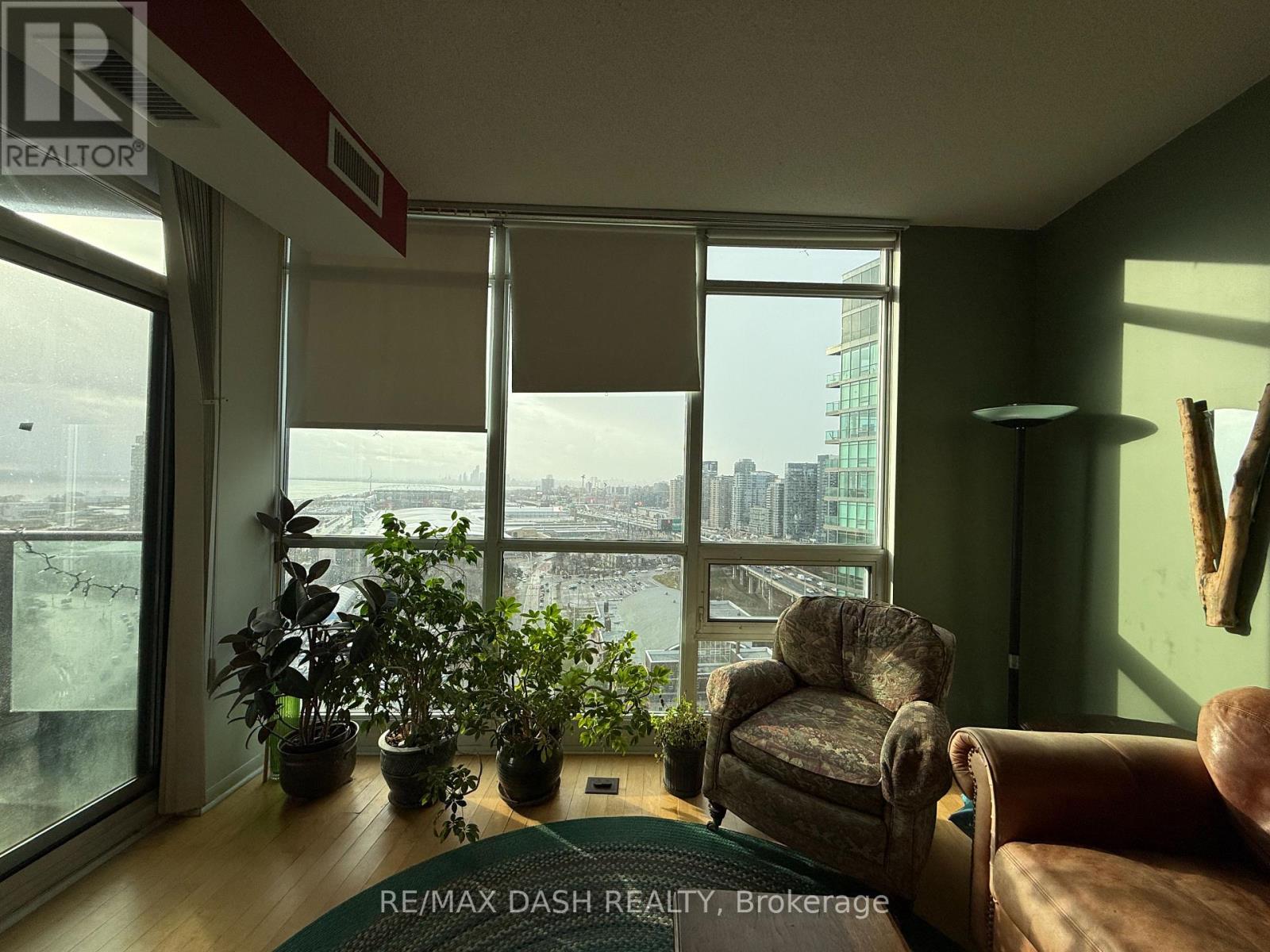 2411 - 219 Fort York Boulevard, Toronto, Ontario  M5V 1B1 - Photo 4 - C12640516