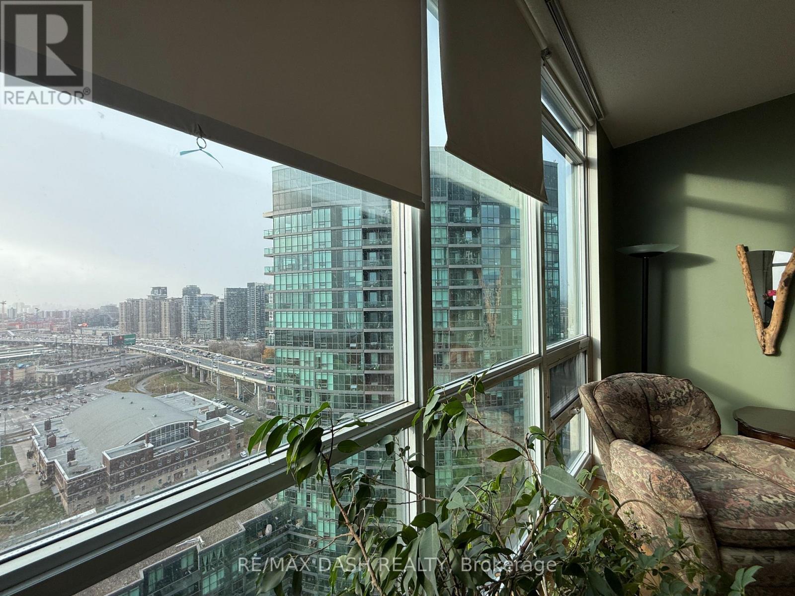 2411 - 219 Fort York Boulevard, Toronto, Ontario  M5V 1B1 - Photo 5 - C12640516