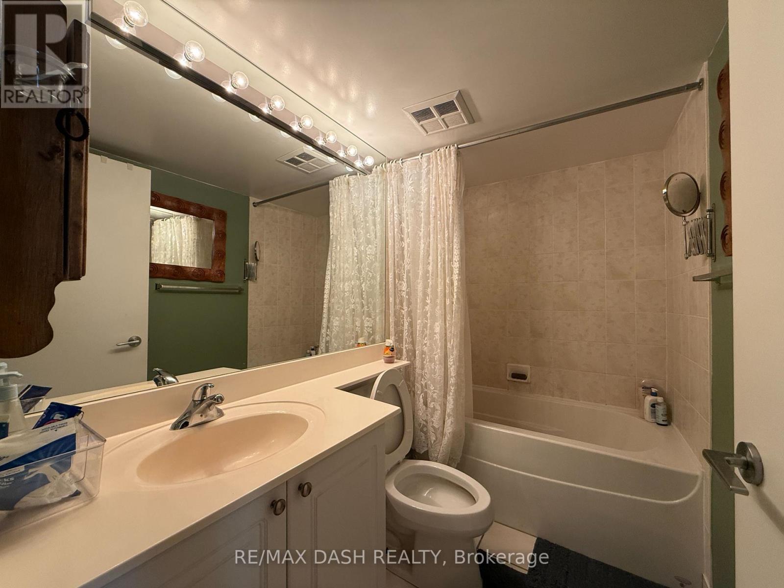 2411 - 219 Fort York Boulevard, Toronto, Ontario  M5V 1B1 - Photo 8 - C12640516