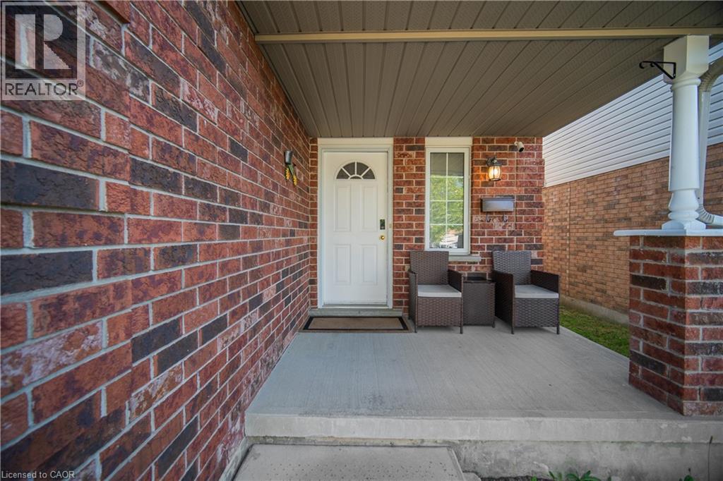 675 Karlsfeld Road, Waterloo, Ontario  N2T 2V3 - Photo 2 - 40794447