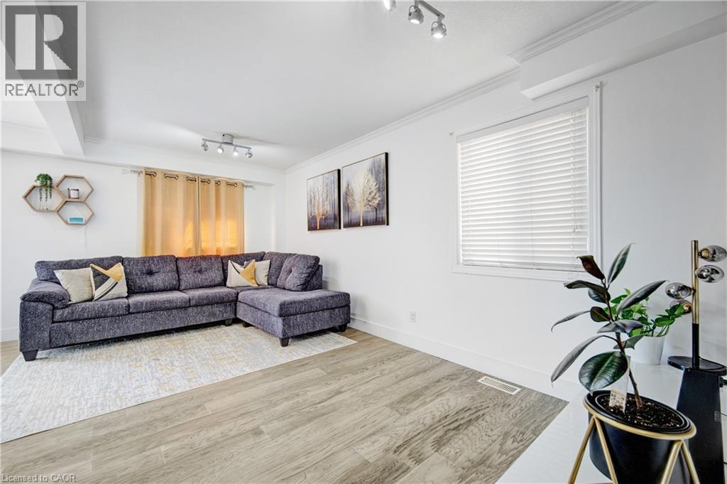 675 Karlsfeld Road, Waterloo, Ontario  N2T 2V3 - Photo 4 - 40794447