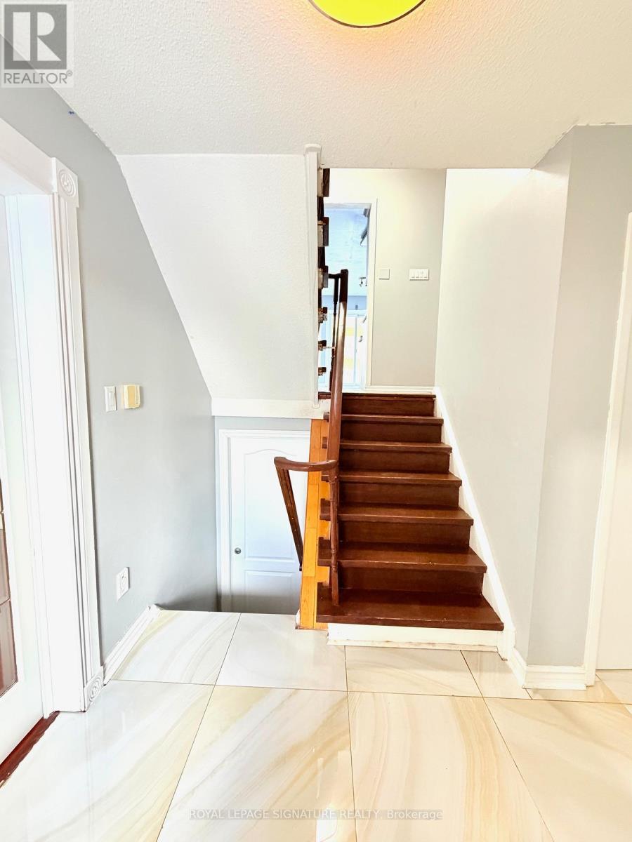 Room 1 - 41 Broadbridge Drive, Toronto, Ontario  M1C 3K5 - Photo 2 - E12640490