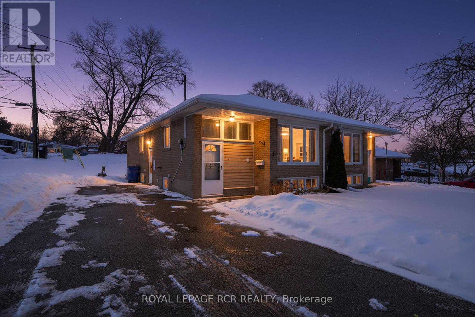 159 Penn Avenue, Newmarket, Ontario  L3Y 2S3 - Photo 3 - N12640412