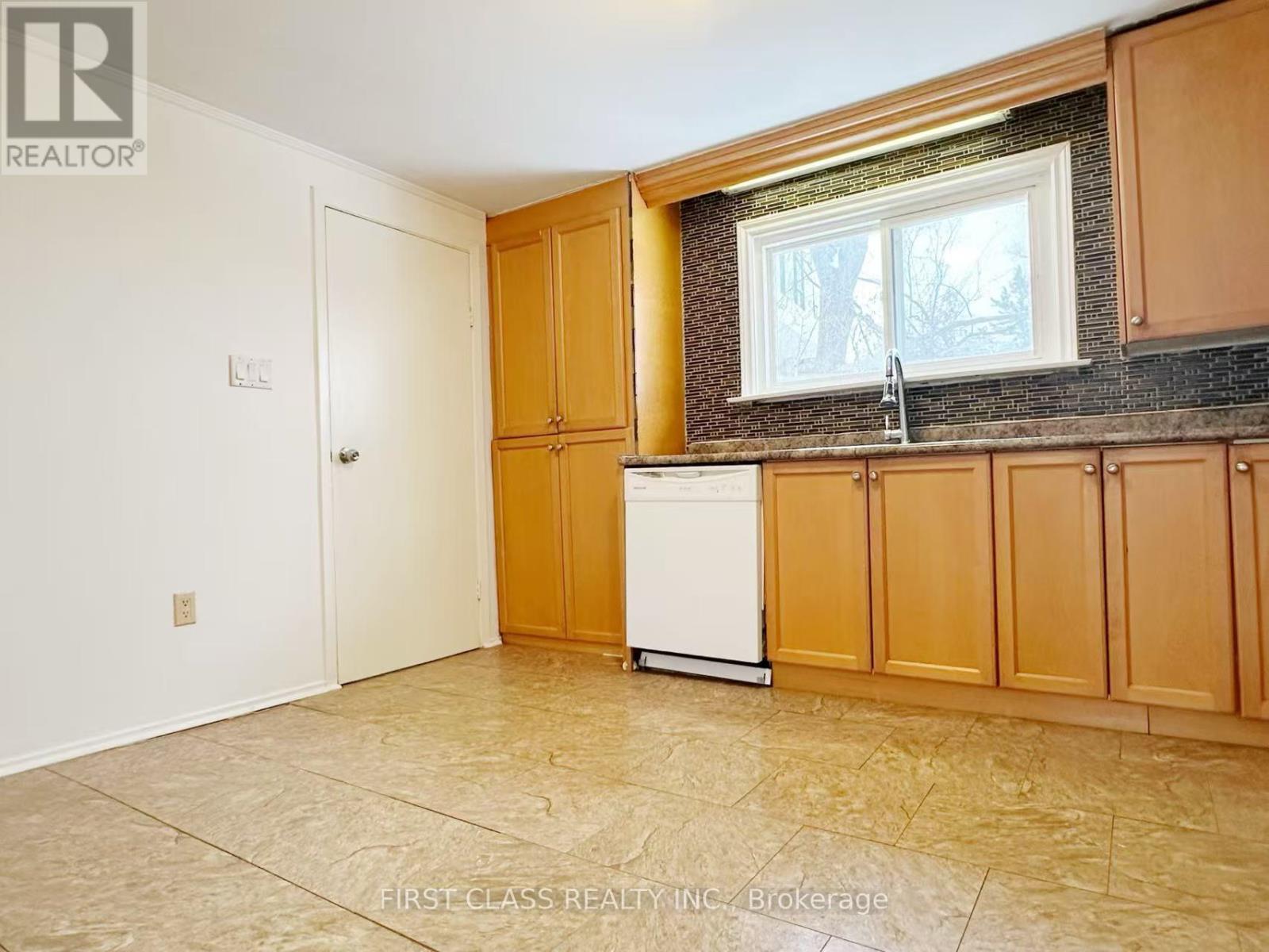 Unit A - 1 Lakeside Cres Avenue, Richmond Hill, Ontario  L4E 3C8 - Photo 3 - N12640512