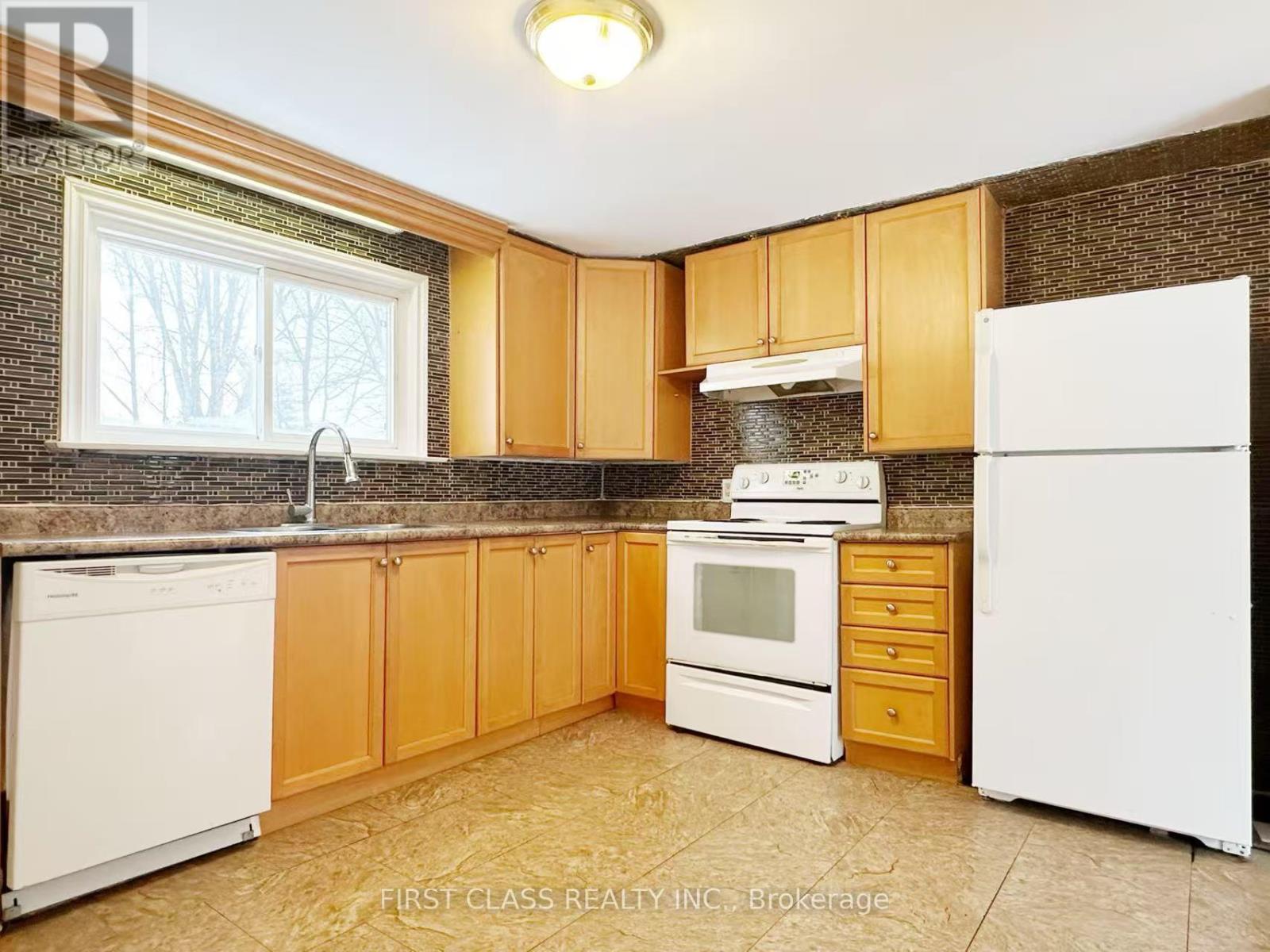 Unit A - 1 Lakeside Cres Avenue, Richmond Hill, Ontario  L4E 3C8 - Photo 4 - N12640512