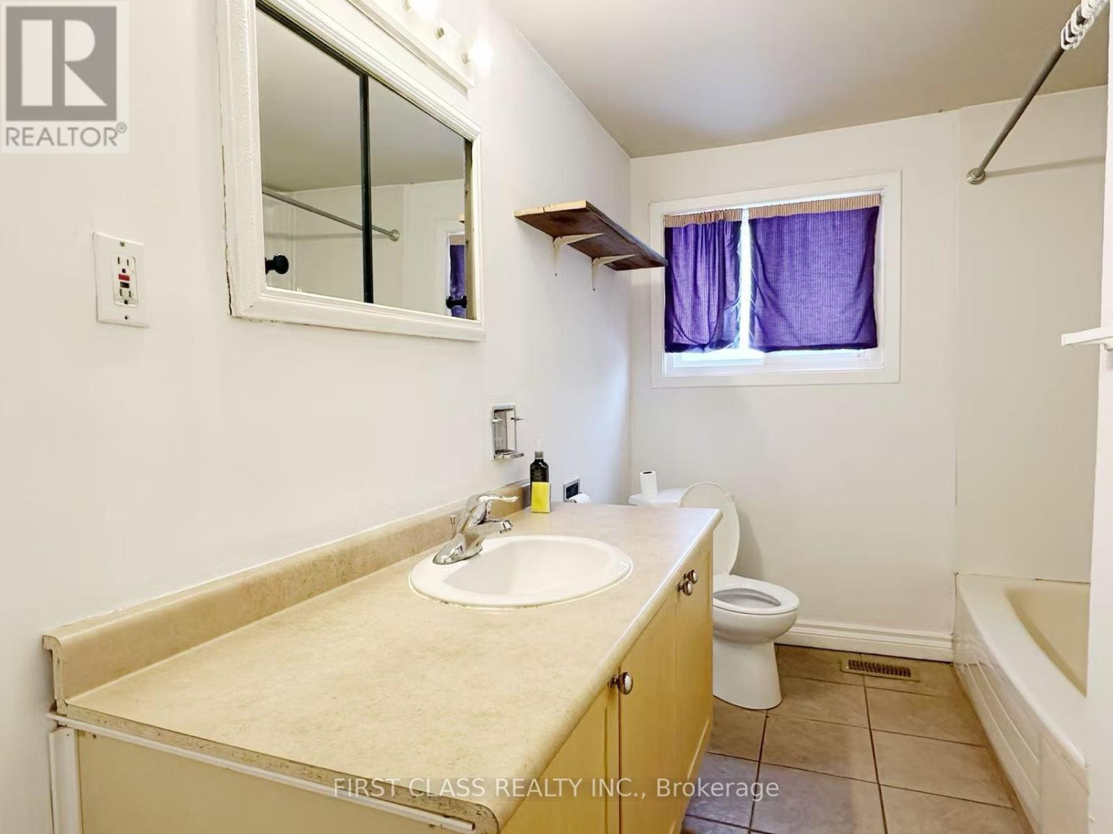 Unit A - 1 Lakeside Cres Avenue, Richmond Hill, Ontario  L4E 3C8 - Photo 7 - N12640512