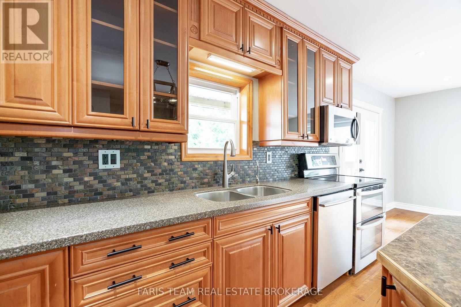 104 Knox Road E, Wasaga Beach, Ontario  L9Z 2T5 - Photo 10 - S12640498