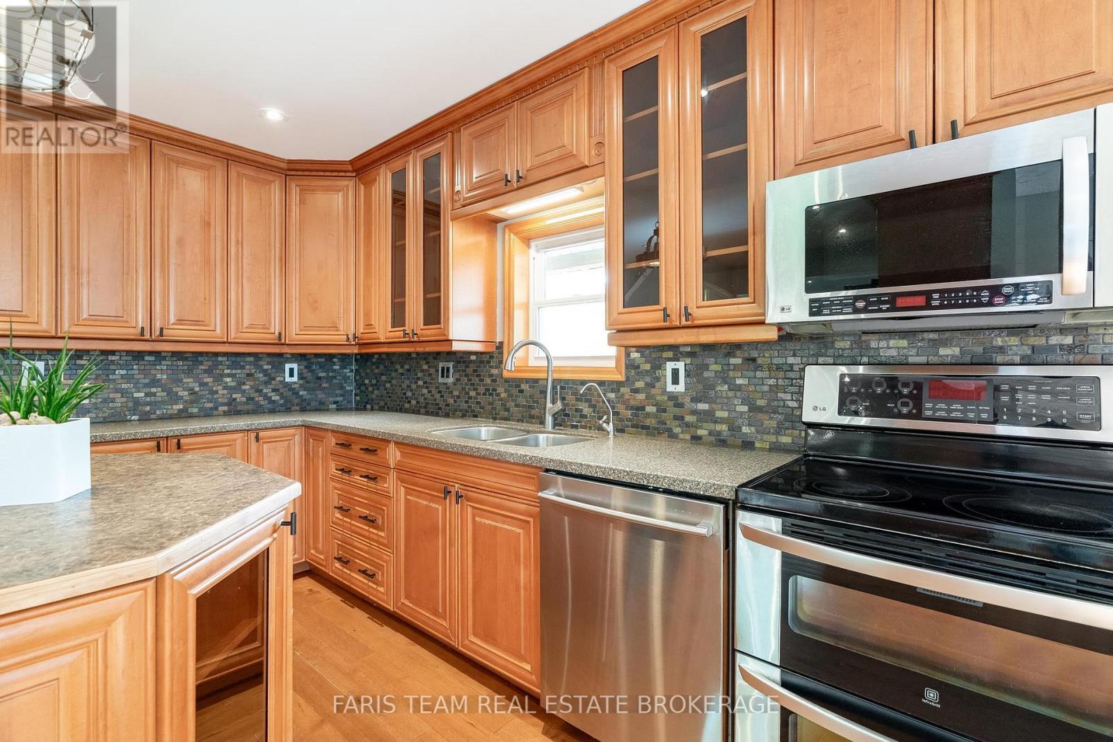 104 Knox Road E, Wasaga Beach, Ontario  L9Z 2T5 - Photo 7 - S12640498