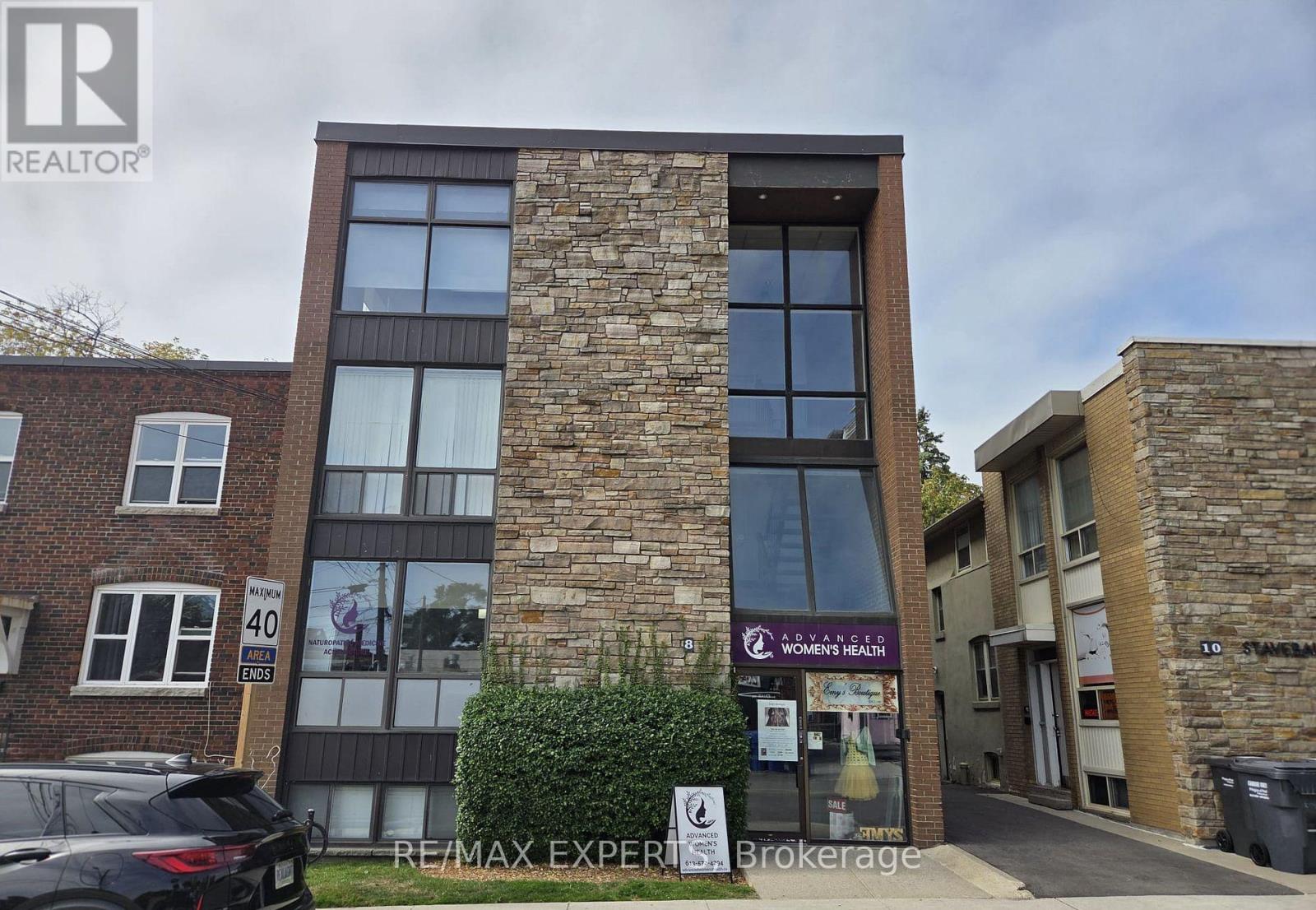 401 - 8 STAVEBANK ROAD N, Mississauga, Ontario