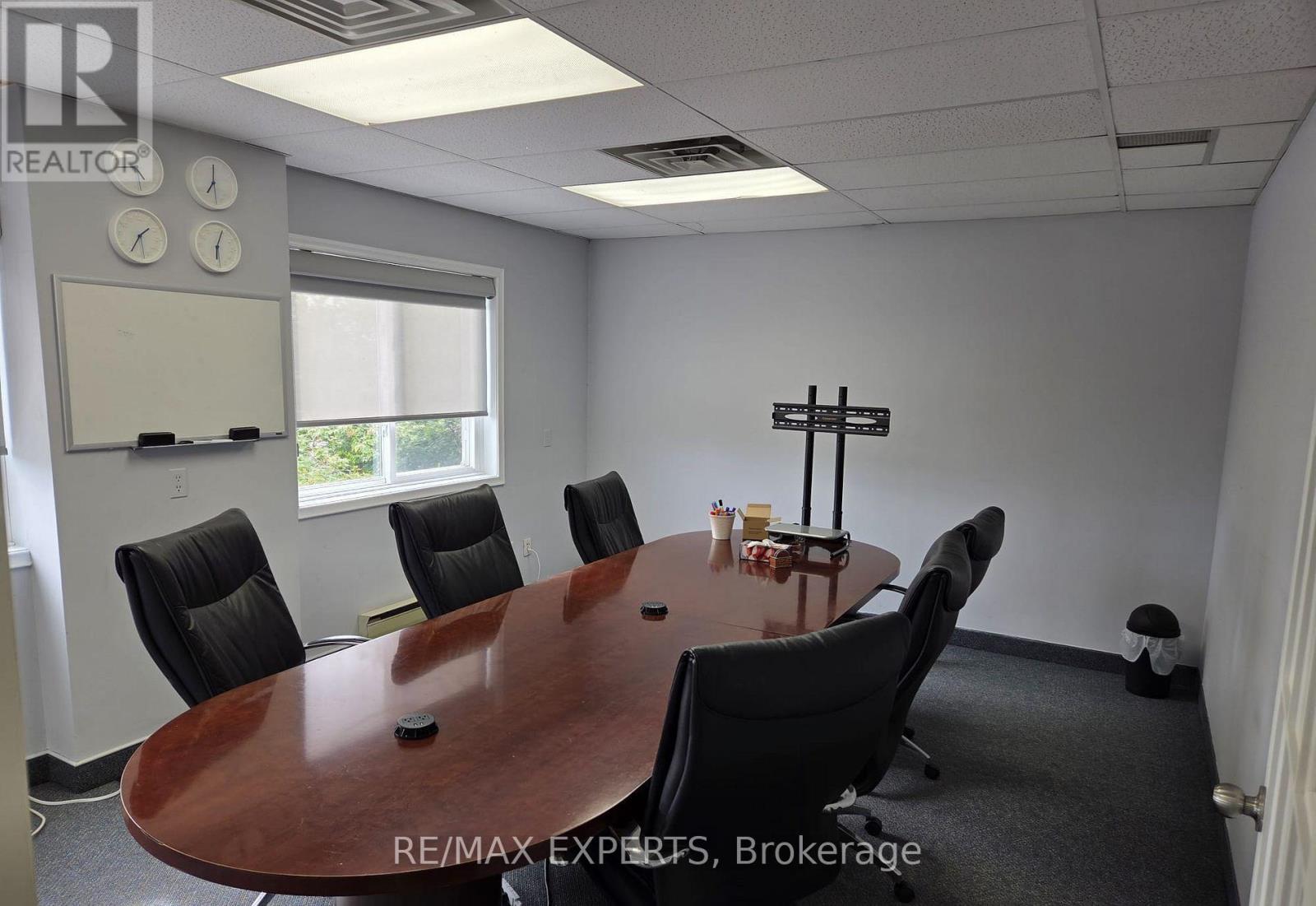 401 - 8 Stavebank Road N, Mississauga, Ontario  L5G 2T4 - Photo 2 - W12640414
