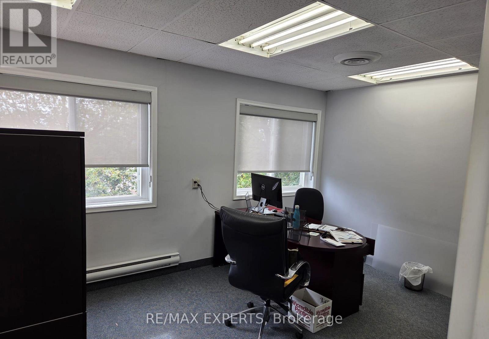 401 - 8 Stavebank Road N, Mississauga, Ontario  L5G 2T4 - Photo 4 - W12640414