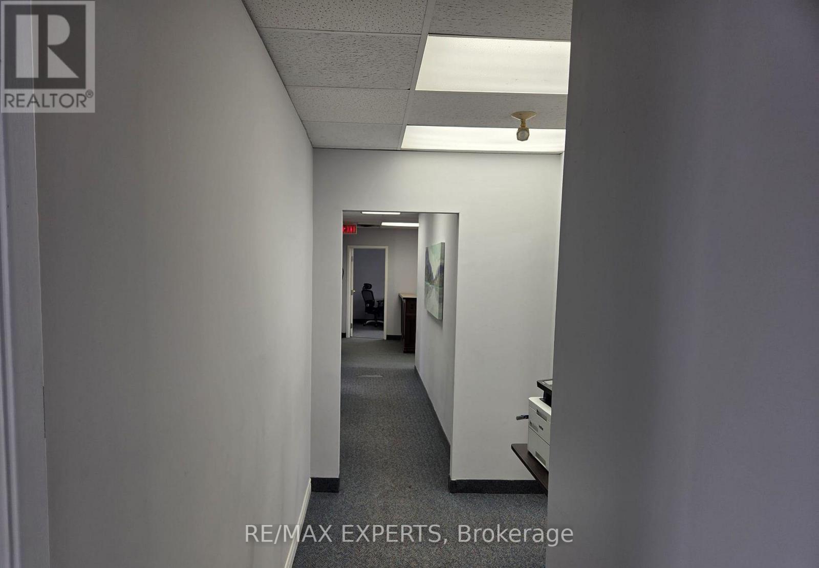 401 - 8 Stavebank Road N, Mississauga, Ontario  L5G 2T4 - Photo 6 - W12640414