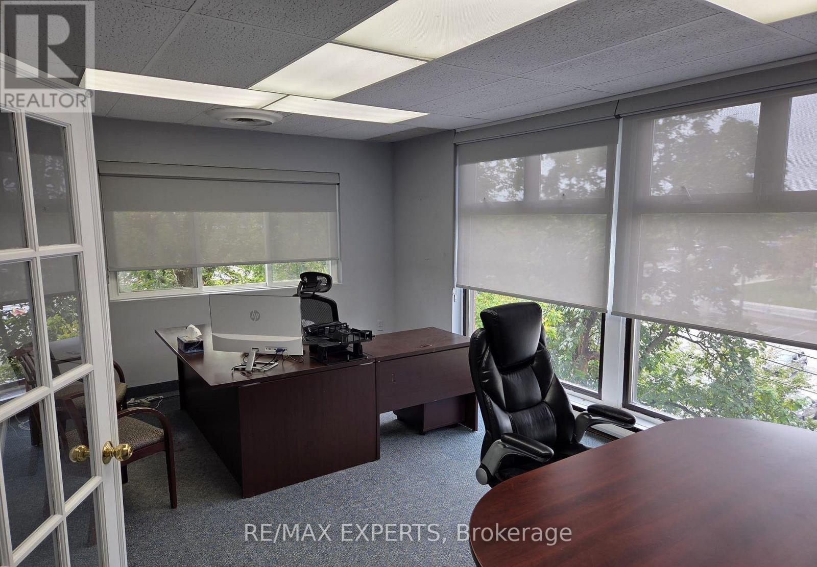 401 - 8 Stavebank Road N, Mississauga, Ontario  L5G 2T4 - Photo 9 - W12640414