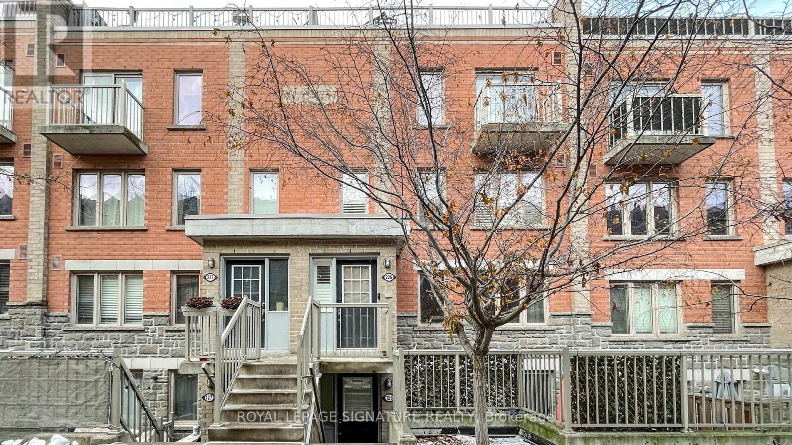 226 - 25 TURNTABLE CRESCENT, Toronto, Ontario