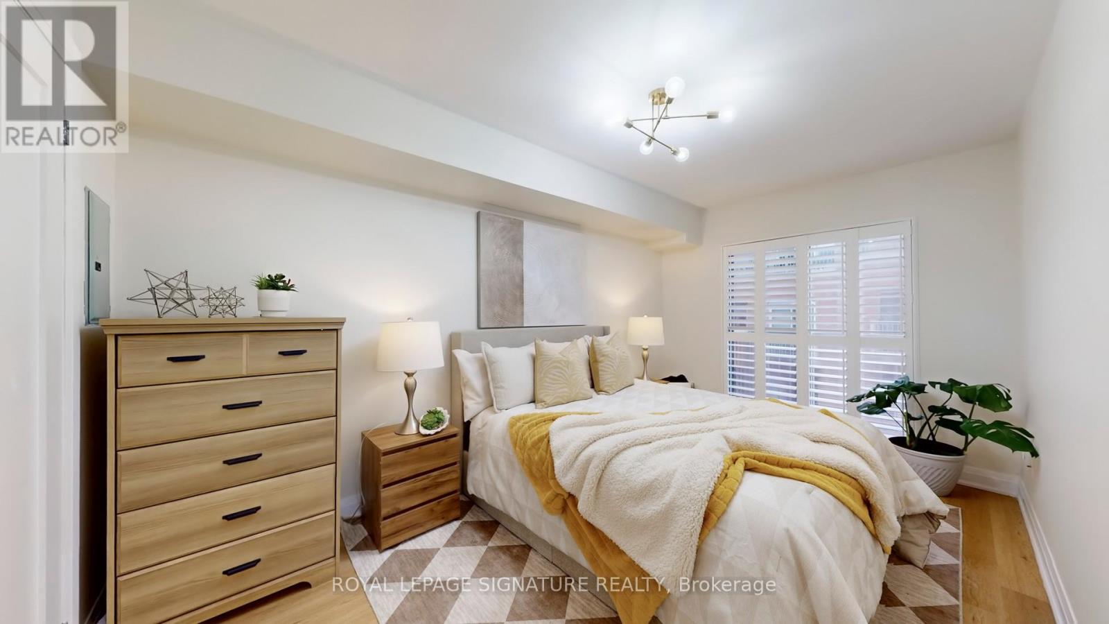 226 - 25 Turntable Crescent, Toronto, Ontario  M6H 4K8 - Photo 10 - W12640418